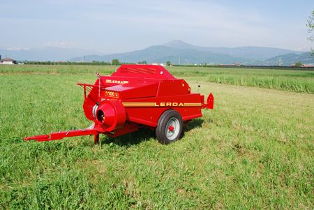 Presse à balle carrée LERDA - largeur de travail du pick-up de 75 cm à 150 cm - balles 32x42 ou 36x46 cm_0