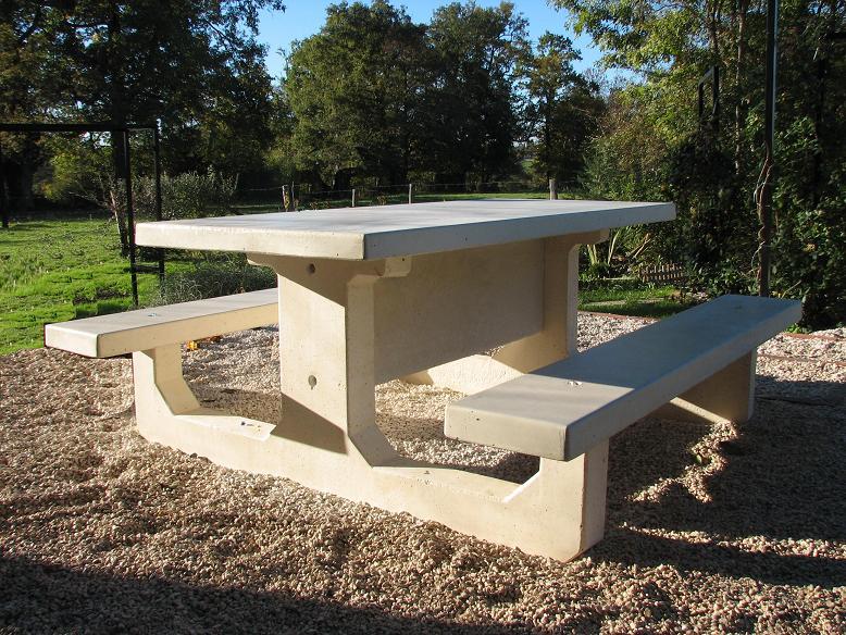 TABLE PIQUE-NIQUE EN BÉTON 