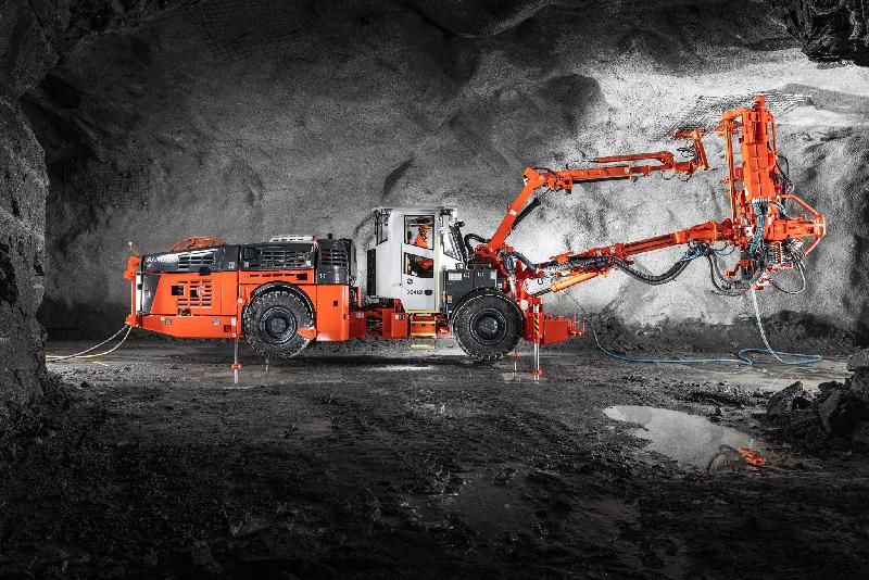 Boulonneur Sandvik hautement automatisée pour opérations minières souterraines et tunnels - DS412i_0