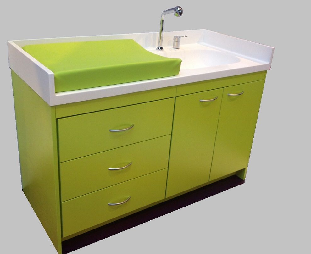 Meuble a langer maternite en corian avec baignoire_0