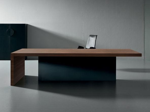 Bureau de direction Olympe Glass - plateau en placage de bois, piètement en verre laqué - dimensions 180x100 ou 300x120 cm_0