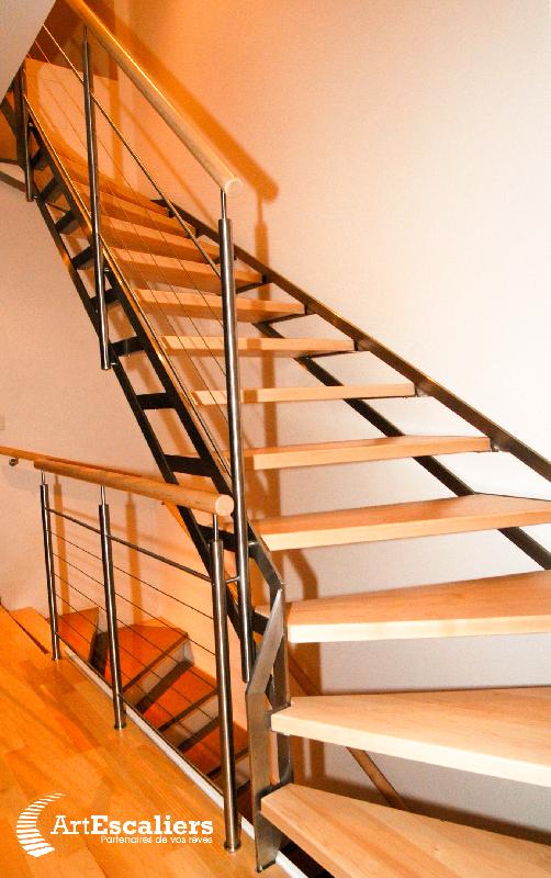 Escalier métallique épuré Métalox - Design et robustesse avec double limon ajouré_0
