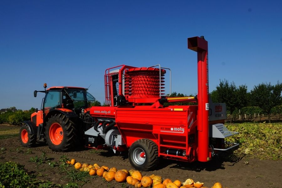 Récolteuse de pépins de citrouilles - Moty GmbH KE 2000 - Débit 0.6-0.9 ha/h - Puissance 75 kW - Tambour cribleur 2.5m_0