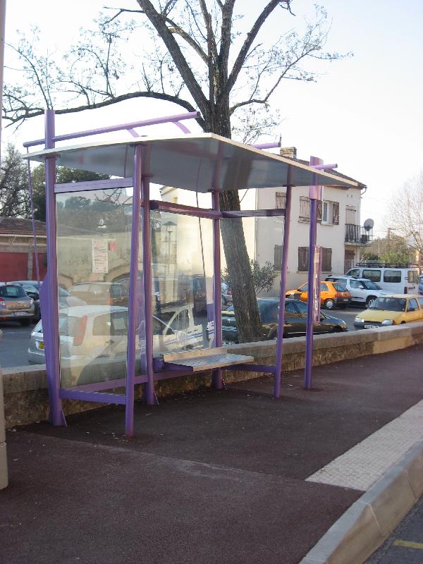 Abri bus Swing - structure en acier - bardage en verre sécurit - avec banquette - dimensions 304 x 190 cm_0