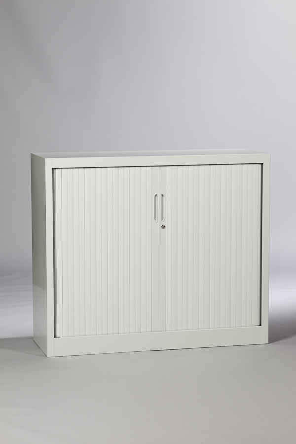 Armoire métallique de grande profondeur ABR1255 - 1020 x 1200 x 550 - Rideaux PVC, 2 tablettes renforcées_0