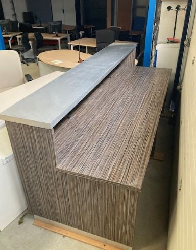 Banque d'accueil finition wengé - 260 cm x 96 cm - hauteur 110 cm - 2 passes câbles - n°60_0