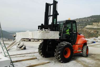 Chariots frontaux C 400-500 H / HI AUSA - capacité 4 000 à 5 000 kg - traction 4x2 / 4x4 FullGrip® - hauteur élévation jusqu'à 4,38 m_0