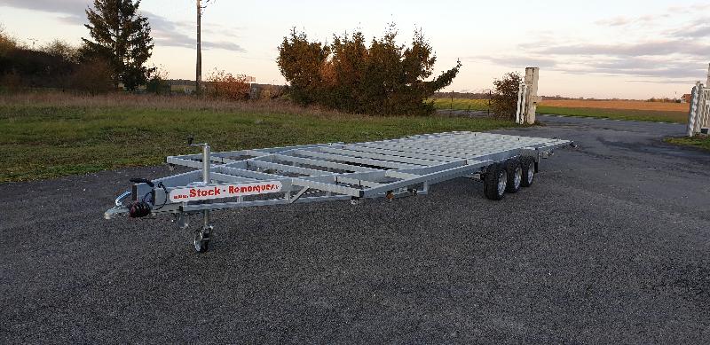 TH 7m80 x 2m44 version basse 3 essieu x 1350 kg_0