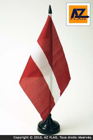DRAPEAU DE TABLE LETTONIE-21X14CM- [1€-5€]