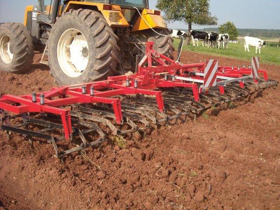 Herse agricole HV 830 - 8,30 m de largeur de travail - 144 dents - Quivogne_0