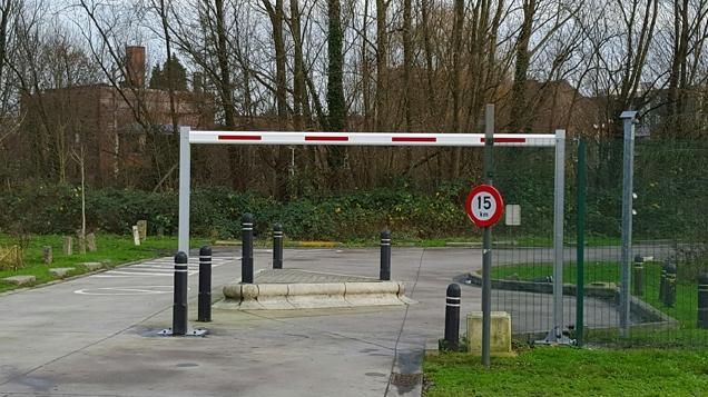 Portique limiteur de hauteur de 2 à 5 mètres à destination des parking, entreprises, PME, lieux publics, campings et banques_0