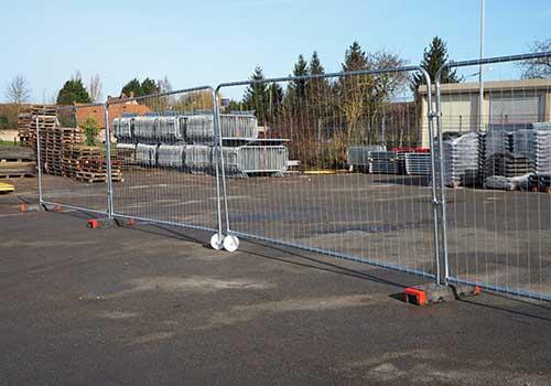 Portail grillagé véhicule 7m x 2m - accès chantier ou manifestation - adaptable barriérages grillagés_0