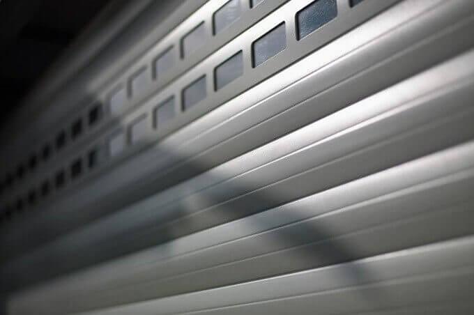 Portes de garage enroulables en aluminium