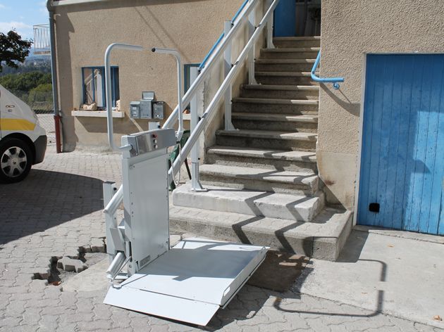 Plateforme pmr monte escalier - securacces - plateforme pmr monte escalier droit_0