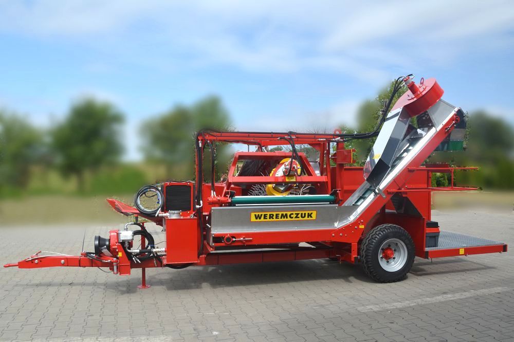 Récolteuse à baies JOANNA-4 ECO - Weremczuk - 40 CH - Productivité 0,15-0,25 ha/h - Capacité 1150 kg_0