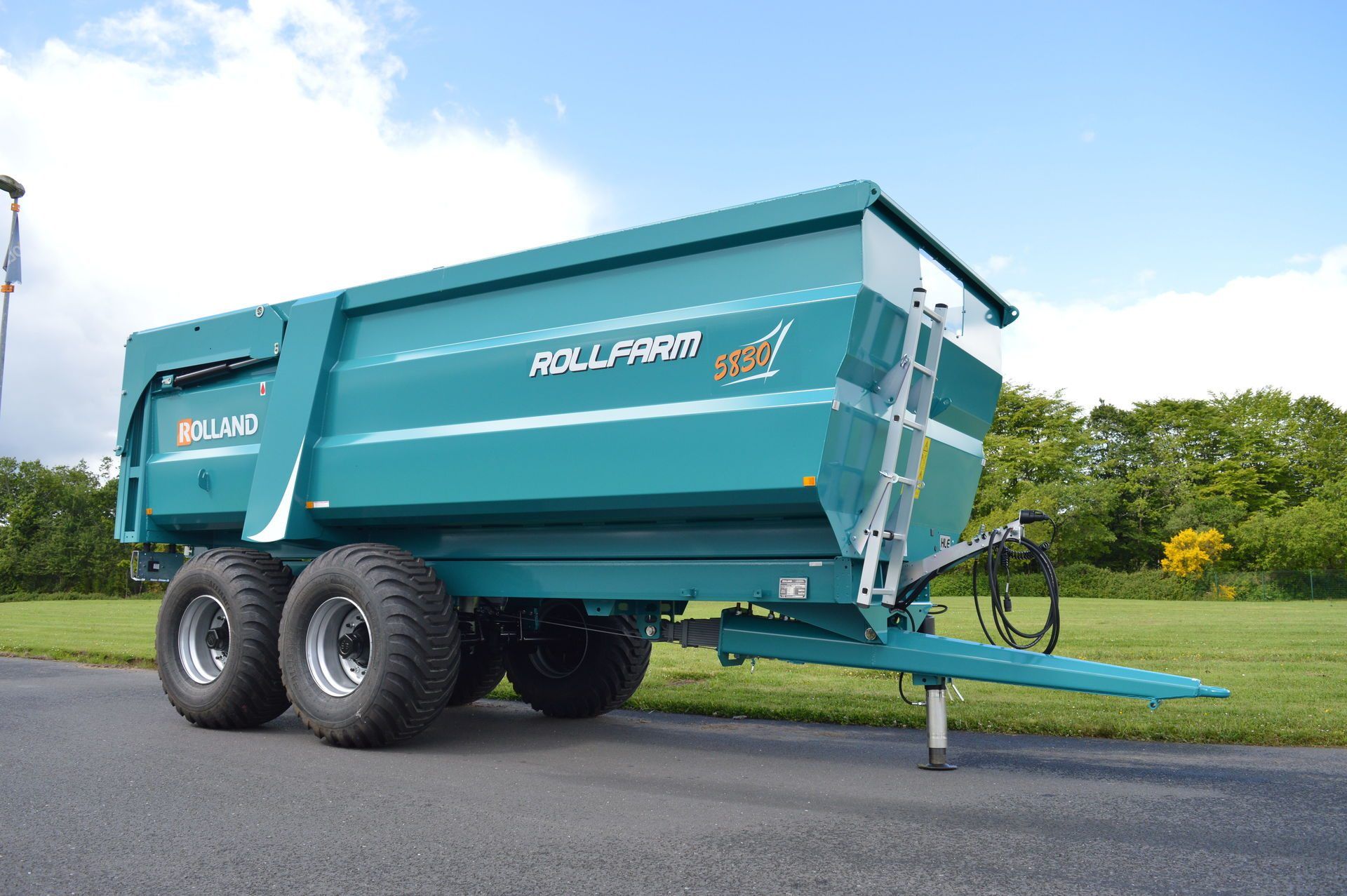 Rollfarm 5830 - Benne agricole monocoque Rolland - Acier HLE - 30 m3 d'ensilage ou 20 m3 de grain_0