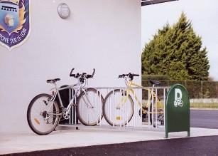 Support vélos 16 places - Acier galvanisé avec panneaux latéraux laqués verts - Réf. 204760_0