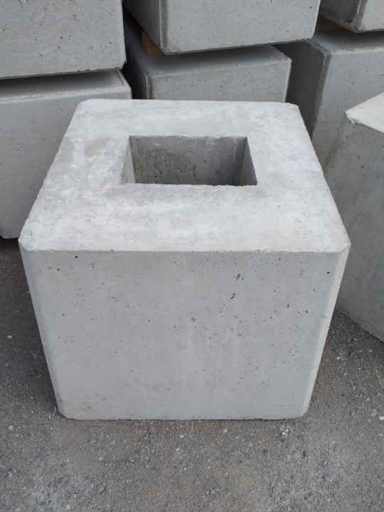 Dés de hangar trapézoïdaux 50x50 / 60x60 - H 60 cm - 420 kg - avec ancre de levage Artéon 2T500_1