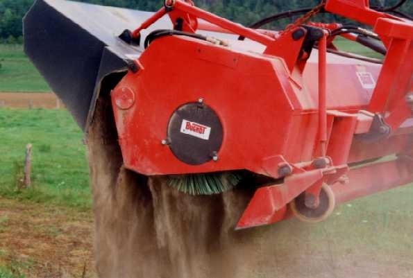 Balayeuse ramasseuse industrielle BR 250 - Bugnot - 2,50m avec bac hydraulique_0