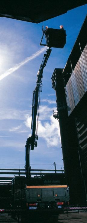 Grue de levage Hiab XS 477 commandée à distance