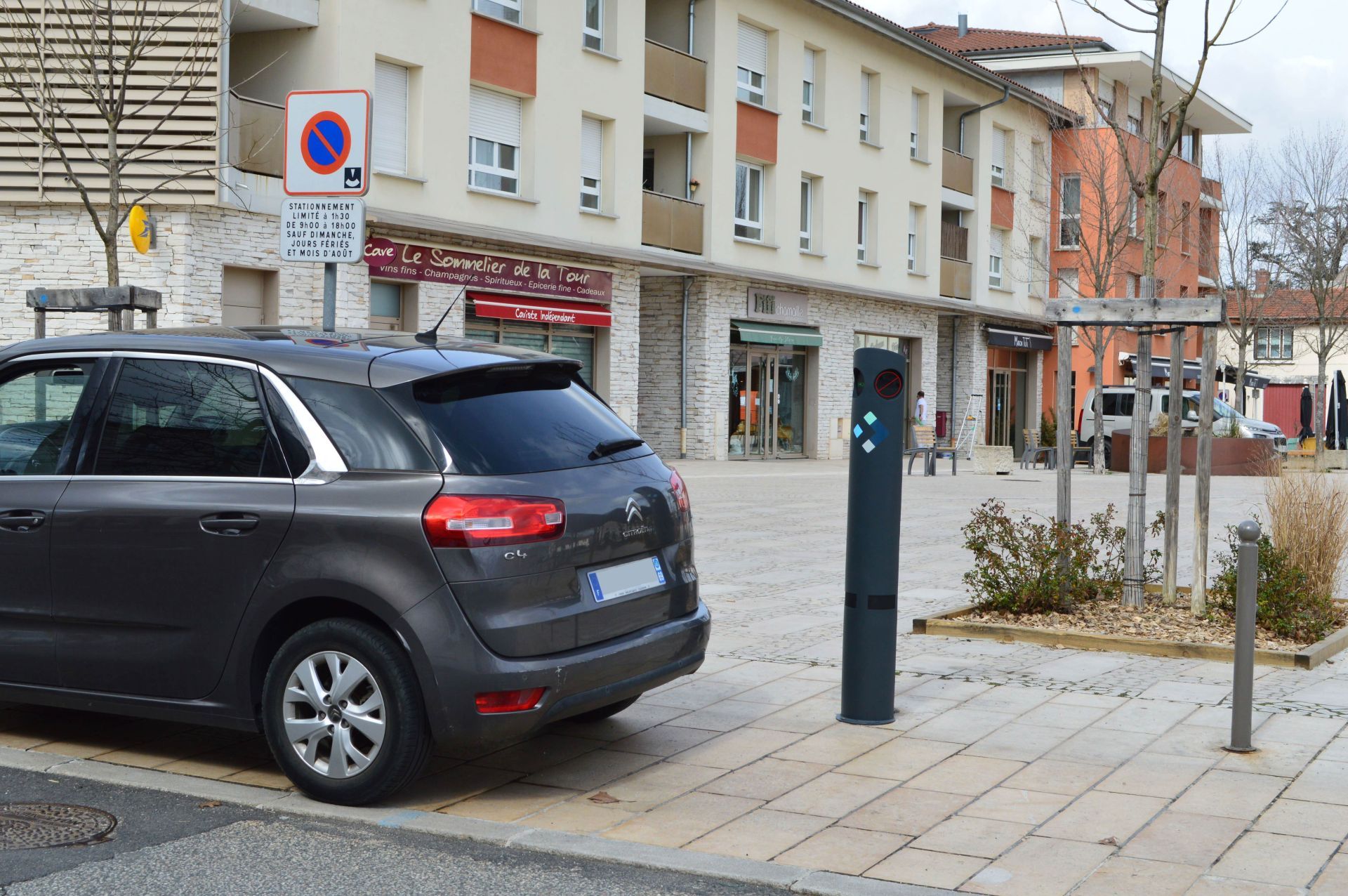 Borne de stationnement arrêt minute_1