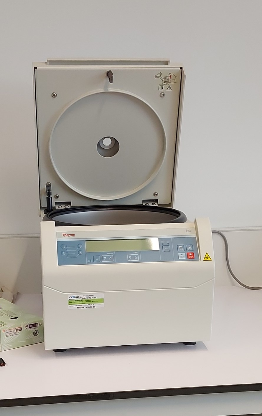 Centrifugeuse de laboratoire d'occasion ThermoFisher Sorval ST8 - Référence P2212-2012_0