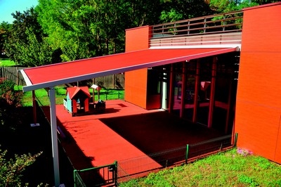 Pergola murale Storistes de France - aluminium, coffres intégrés, manœuvre électrique et toile personnalisable_0