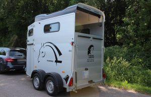 Van touring one - pont avant 1600 kg - 1 place 1/2 - toit polyester renforcé et panneaux aluminium anodisé_0