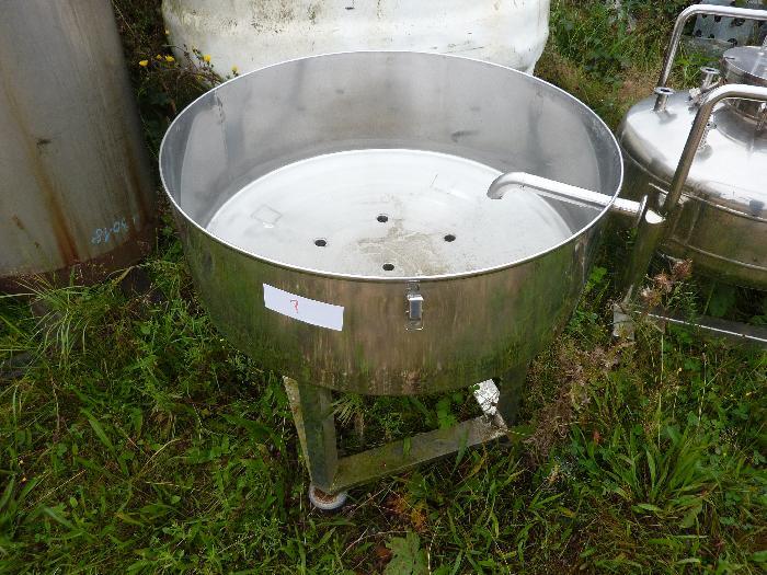 Cuve inox simple enveloppe 50 litres d'occasion - sur pieds, fond bombé, 7 orifices de vidange_0