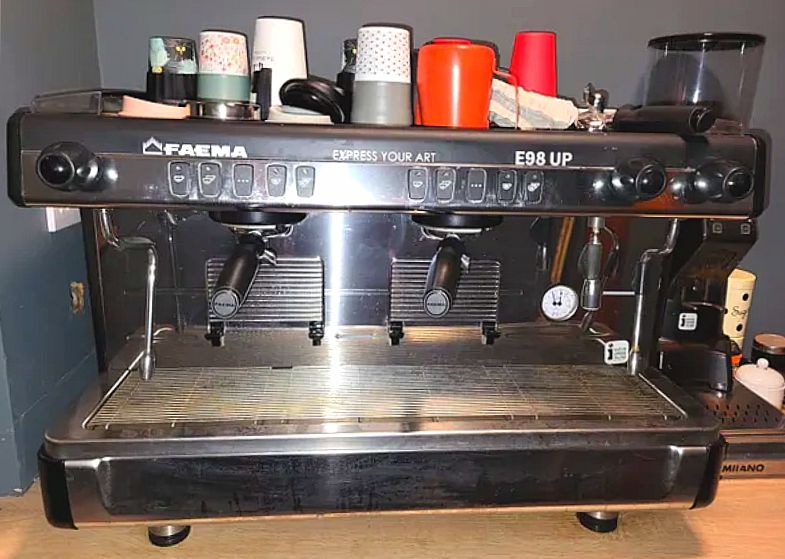 Machine à café professionnelle FAEMA E98 UP semi-automatique 2 groupes_0
