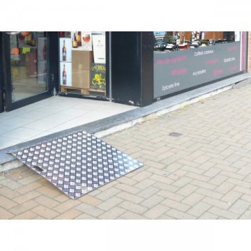 Rampe de seuil Mankon 80 x 80 cm - Aluminium antidérapant pour seuils jusqu'à 8 cm - Réf : 3180031_0