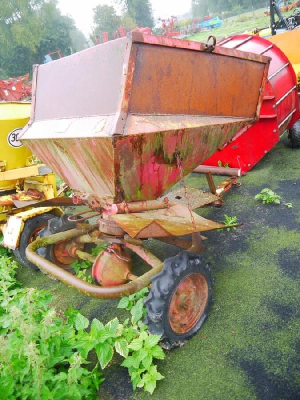 Saleuse / épandeur à sel France Neige SRL - capacité 300L - modèle traîné - occasion - bon état_0
