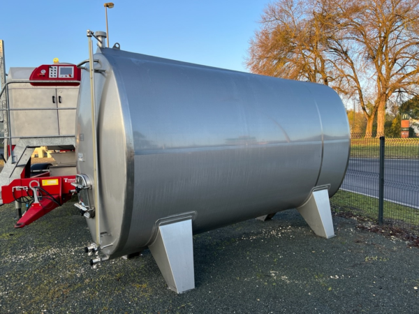 Cuve inox E.T.A - cylindrique horizontale 90 hl sur pieds - d'occasion - avec réglet, vannes et porte_0