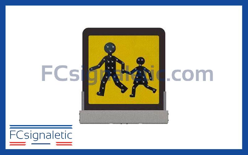 Pictogramme LED bus scolaire arrière fixation basse 400x400_0