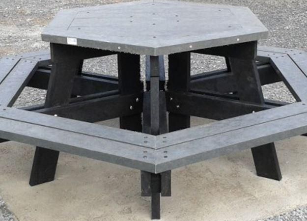 Table pique-nique hexagonale en recyclé_0