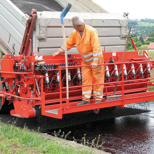 ST-A 2500 - Camion gravillonneur à rouleau Schäfer-Technic - 130 kg - Répartition précise et dosage homogène_0
