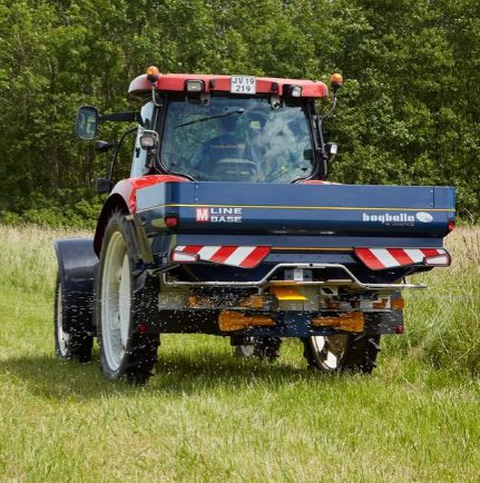 M45 Plus - Distributeur d'engrais Bogballe - Largeur de travail 10-42 m - Capacité jusqu'à 4500 L/kg_0