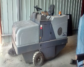 Balayeuse autoportée Nilfisk SR1550 Diesel - intérieur/extérieur - largeur 145cm - réservoir 380L - ref 202_0