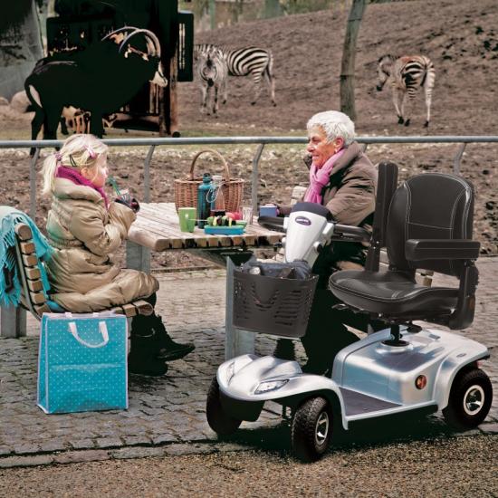 Scooter Senior Invacare Leo® - 3 ou 4 roues - Vitesse 8 km/h - Autonomie 36-38 km_0