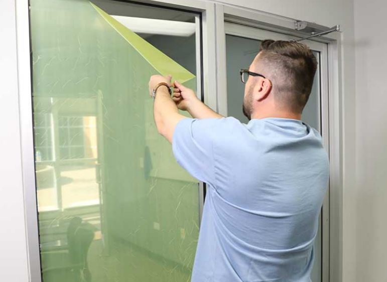 Film de protection temporaire pour bâtiments et chantiers - LDPE, LLDPE, HDPE, MDPE, PP, PE - Couleurs personnalisées et options adhésives_0