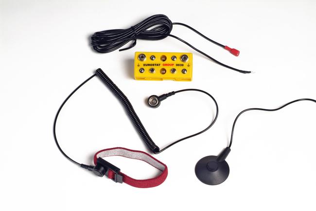 Kit de protection électrostatique - norme IEC 61340 - avec point de connexion, bornier universel, bracelet et cordon dissipateur_0
