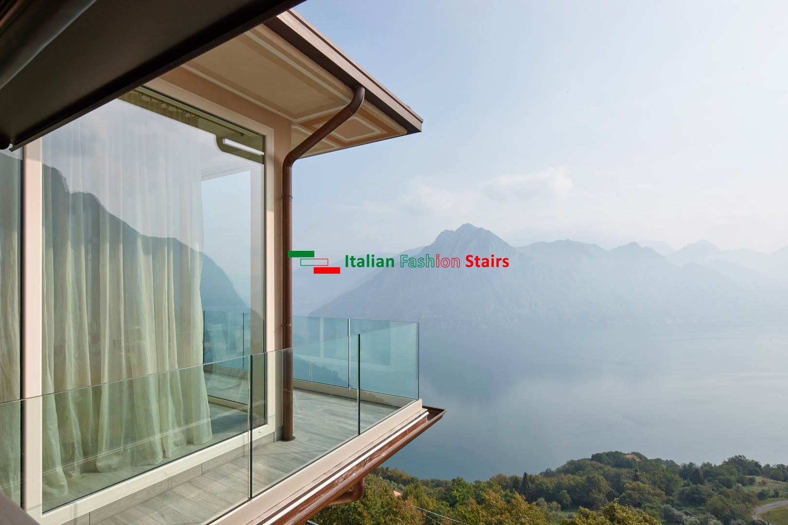 T-e-glass - garde-corps - italian fashion stairs - caractérisé par un rail en aluminium pour contenir le verre_0