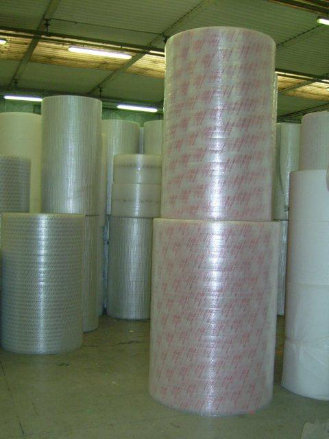Film à bulles en polyéthylène vierge ou recyclé - inodore, non toxique et 100 % recyclable pour emballage, industrie et bâtiment - CBS Emballages_0