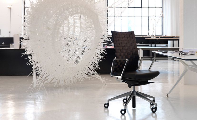 Diagon - chaise de bureau ergonomique - Girsberger France - dossier suspendu pour un confort de mouvement_0