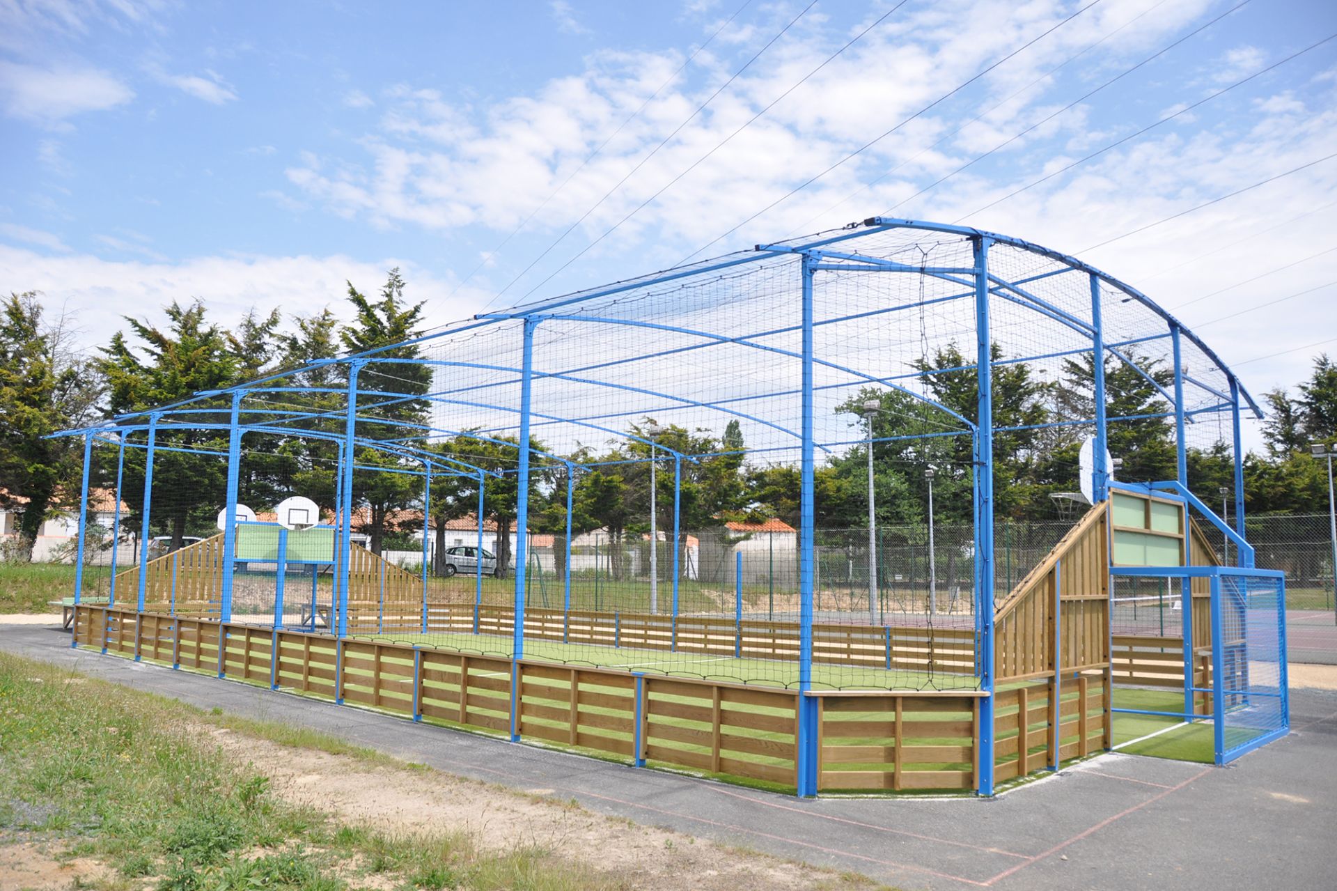 Terrain multisports Edsun bois métal - Modulo'Space 1 - 11,5 x 24,7 m avec couverture totale et pare-ballons_0