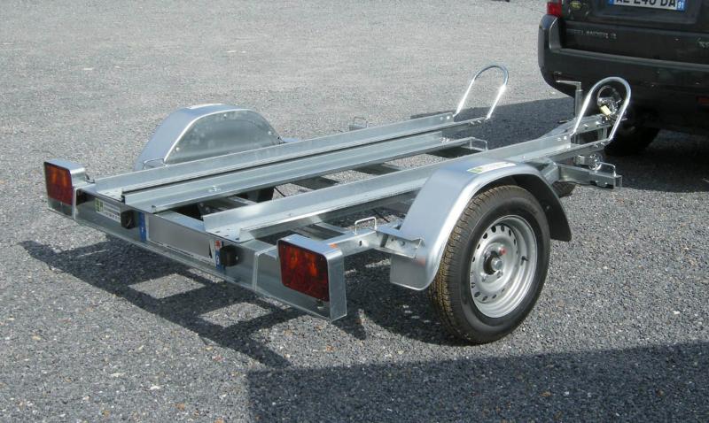 Remorque facile à utiliser à 1 essieu de 600 kg idéale pour le transport de 2 motos ou 400 kg - trigano tpm2s_0