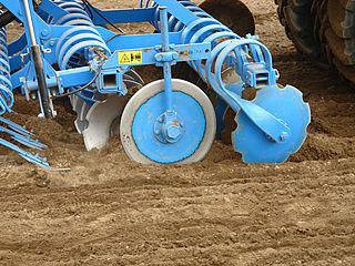 Semoir combiné pneumatique Compact-Solitair 9/300 H 125 - Lemken - trémie 3500L - 24 socs - espacement 125mm_0