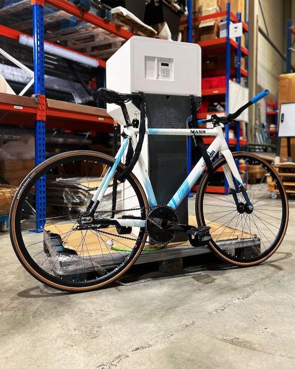 Range vélo et borne de recharge Park'N'Charge Bike - intérieur/extérieur - 4 prises (USB, USB-C, européenne) - 110 x 32 x 40 cm - 50 kg_0