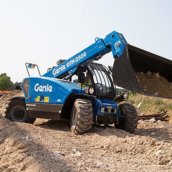 Chariot télescopique compact Genie® GTHTM-2506 - Performances exceptionnelles en intérieur et extérieur_0