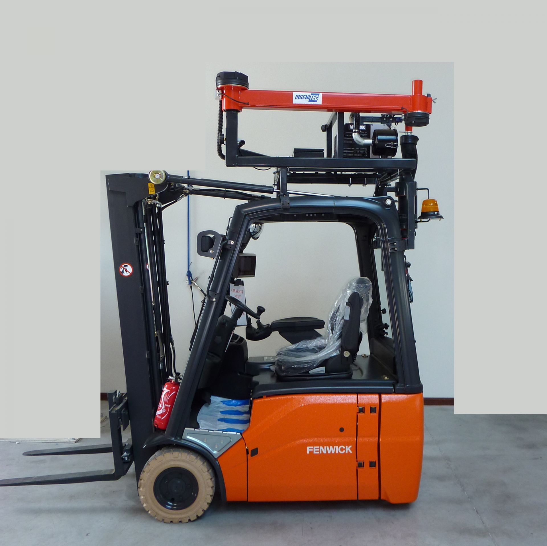 Système de levage autonome Ingenitec - TEC MOVE LIFT avec potence articulée et préhenseur ventouse_0
